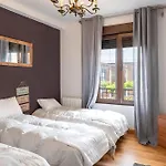 Holiday home Little Yellow House Gijon