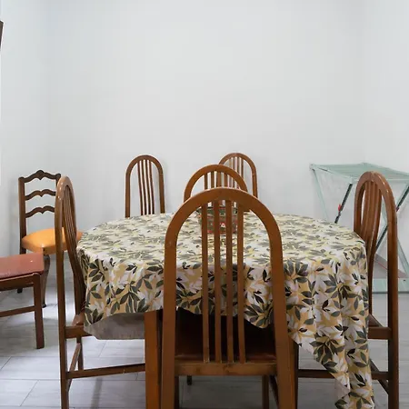 Сasa de vacaciones Little Yellow House *